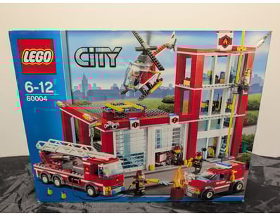 **UNRESERVED** LIFETIME COLLECTION OF LEGO PART... - Lot 345