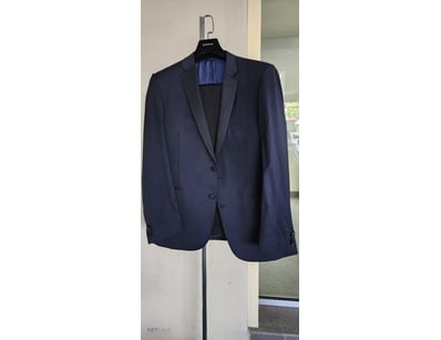 ICON CLASS AUSTRALIAN MERINO WOOL SUPER WOOL TUXED...