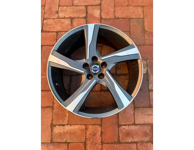 Volvo Ixion Alloy Rim.