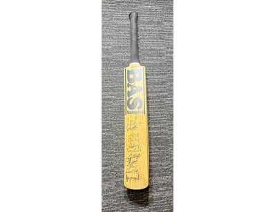 SAHCIN TENDULKAR'S BAS CRICKET BAT SIGNED BY INDIA...