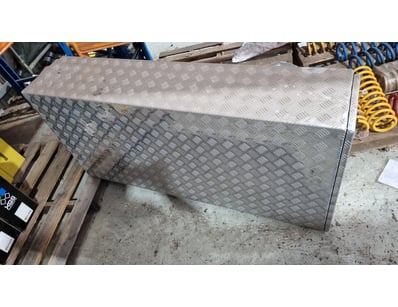 MOSTLY UNRESERVED 4x4 WORKSHOP BUSINESS CLOSURE... - Lot 166