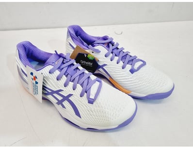 Major Brand Apparel & Footwear Liquidation Even... - Lot 242