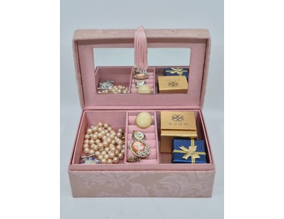 The Curio Collection (A985) - Lot 4117