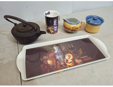 Assorted Homewares Box Lot

Includes Cups, Teapo...
