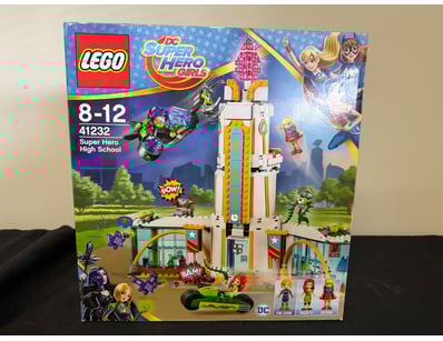 **UNRESERVED** LIFETIME COLLECTION OF LEGO PART... - Lot 566