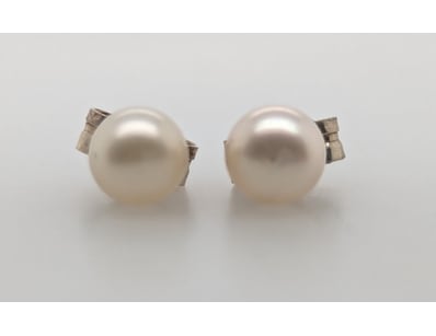 MIKIMOTO PEARL STUD EARRINGS


583010+98


