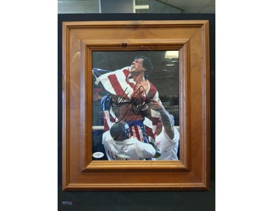 AUTOGRAPHED PHOTOGRAPH OF SYLVESTER STALLONE.

Ite...