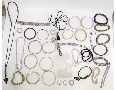 UNRESERVED Airport - Lost Property (A980) - Lot 188