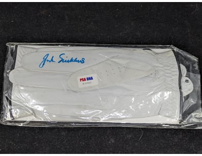 JACK NICKLAUS SIGNED GOLF GLOVE

Includes Certif...