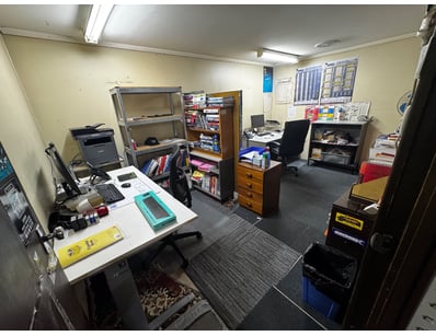 Distribution Business Equipment Liquidation (ON... - Lot 237