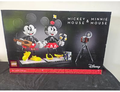 **UNRESERVED** LIFETIME COLLECTION OF LEGO PART... - Lot 568