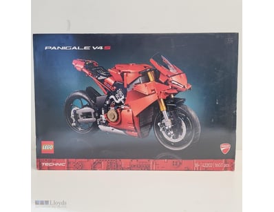 LEGO TECHNIC DUCATI PANIGALE V4 S MOTORCYCLE SET 4...