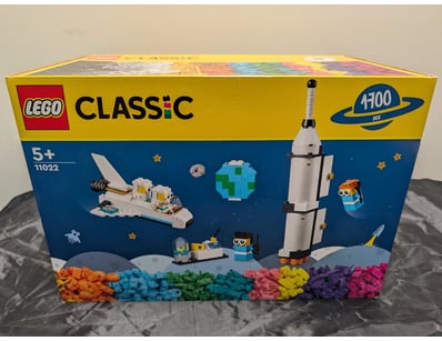 **UNRESERVED** LIFETIME COLLECTION OF LEGO PART... - Lot 749