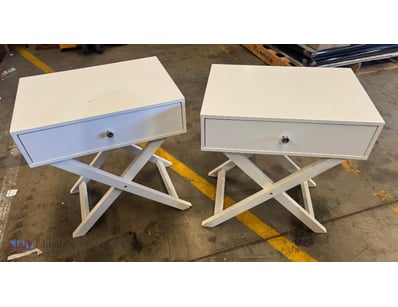 2x white side tables 

Dimensions: 55cm x 40cm x 6...