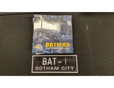 MARVEL/BATMAN BINDERS AND BOOKS WITH "BAT-1 GOTHAM...