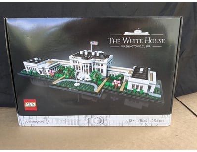 **UNRESERVED** LIFETIME COLLECTION OF LEGO PART... - Lot 368