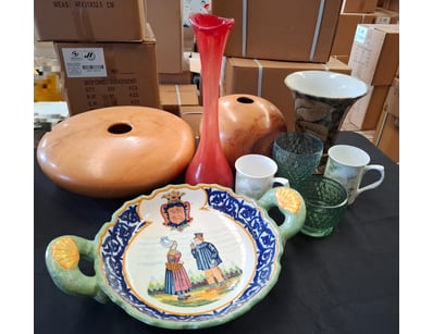 Assortment of homewares and glassware 

Note: So...