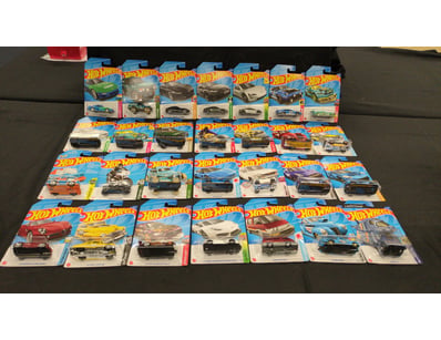 28X ASSORTED HOT WHEELS CARS INCLUDING JEEP CHEROK...