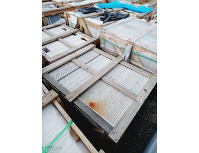 Natural stone tiles.
Noce Italian Travertine style...
