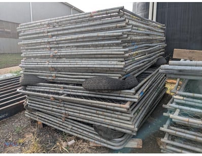 Metal Fencing 

Approx Dimensions each: 2500 L x 5...