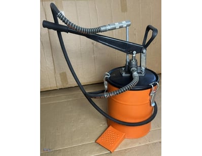 Grease pump bucket. 1 x manual pump. Approx 10kg. ...