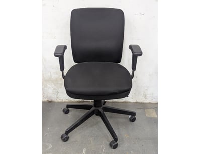 Office chair, adjustable height, on wheels

Dime...