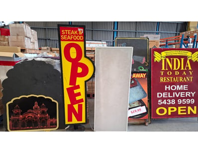 Assorted lot of restaurant signage

Size of sign...