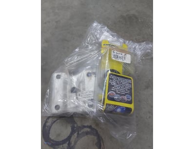 <p><strong>Spring Mount Plate and Sway Bar Rubbers...