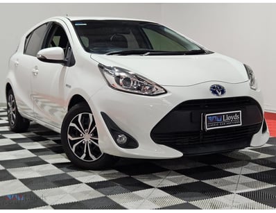 <b>2018 Toyota Prius C Hybrid NHP10R - Super White...