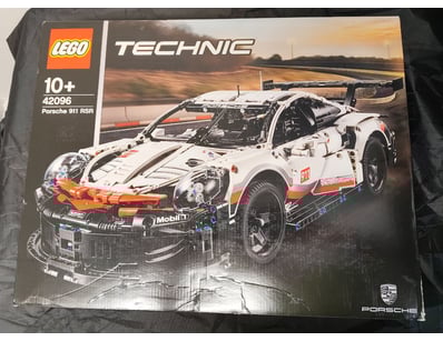 **UNRESERVED** LIFETIME COLLECTION OF LEGO PART... - Lot 904