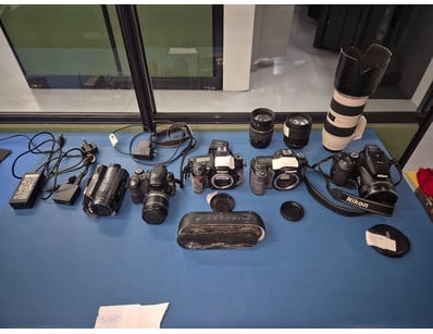 Dyson, Apple & Other Major Brand Reseller Liquid... - Lot 43