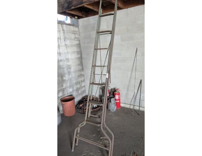 Mostly UNRESERVED POLY TANKs Manufacturer CLOSU... - Lot 310