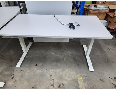 Standing table, electric, white finish.

Dimension...