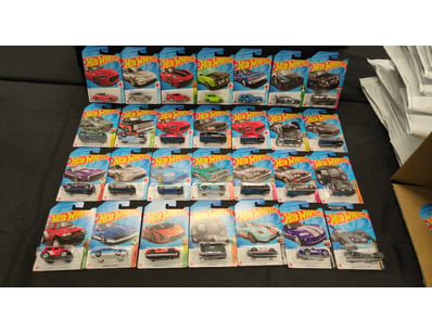 28X ASSORTED HOT WHEELS CARS INCLUDING 2023 NISSAN...