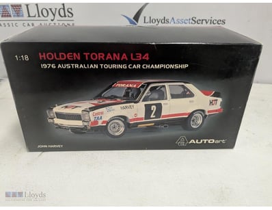 1:18 SCALE AUTOART DIECAST MODEL OF A HOLDEN TORAN...