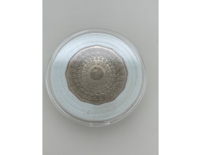 1977 AUSTRALIAN 50 CENT SILVER JUBILEE COIN - ELIZ...
