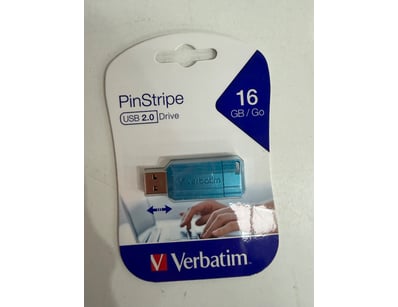 Lot of tech accessories including 4x Verbatim PinS...