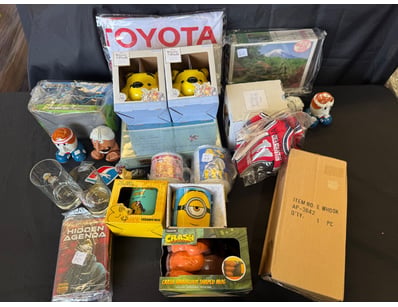 VINTAGE COLLECTIBLES LOT - DISNEY, MINIONS, CRASH ...