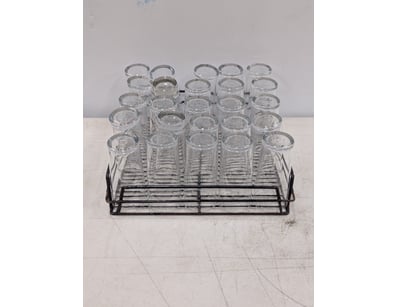 Beer glasses in tray 

SOLD AS LOT