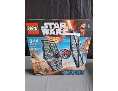 **UNRESERVED** LIFETIME COLLECTION OF LEGO PART... - Lot 325