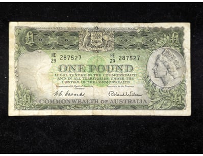 COMMONWEALTH OF AUSTRALIA ONE POUND BANKNOTE SIGNE...