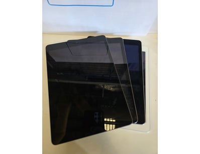 UNRESERVED Airport - Lost Property (A980) - Lot 523
