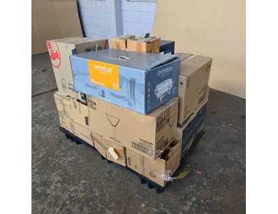 Bulk lot of glassware and hospitality supplies inc...