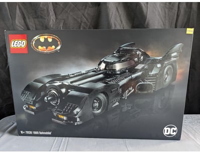 **UNRESERVED** LIFETIME COLLECTION OF LEGO PART... - Lot 105