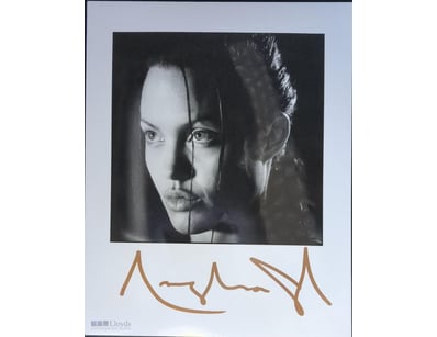 PHOTOGRAPH OF ANGELINA JOLIE, SIGNED

Condition: G...