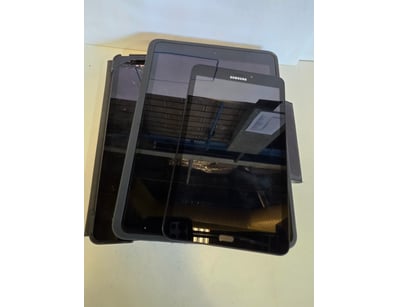 UNRESERVED Airport - Lost Property (A980) - Lot 529
