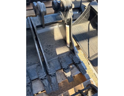 UNRESERVED Buckets & Attachments Clearance (ON4490) - Lot 25