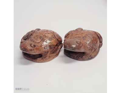 PAIR OF JADE CARVED HARDWOOD FROGS

10772+9

