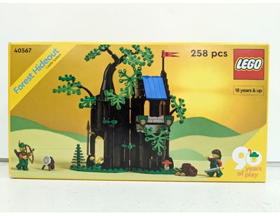LEGO Forest Hideout set #40567, featuring a detail...