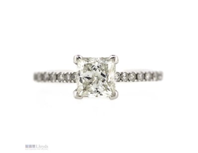 14K WHITE GOLD AND DIAMOND, CLASSIC RING.      

T...